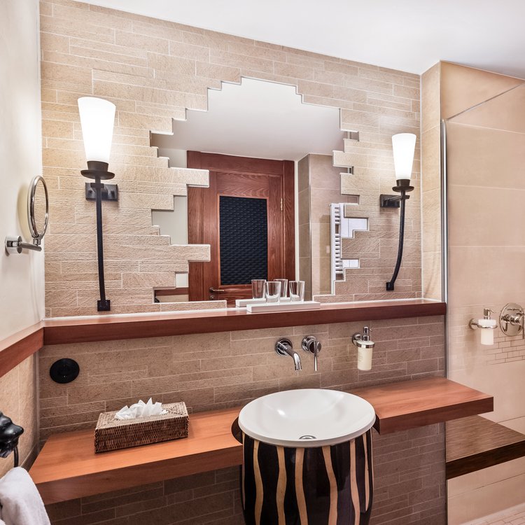 Exotic-Inspired Bathroom at Park-Hotel Hagenbeck – Natural Stone Meets Stylish Comfort