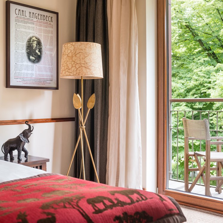 Afrika-Zimmer mit Balkon im Park-Hotel Hagenbeck – Naturverbundenheit trifft Design