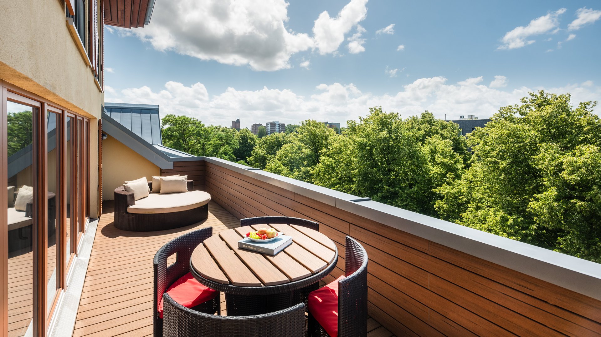 Dachterrasse im Park-Hotel Hagenbeck – Erholung mit Weitblick über Hamburg